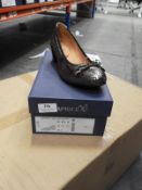 *Caprice Ladies Shoes (Metallic) Size: 4.5