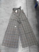 *21 Size: 8 Lindy Bop Derby Pink Check Trousers