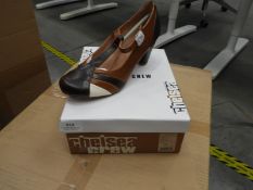 *Chelsea Crew Tan & Black Ladies Shoes Size: 41