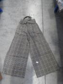 *2 Size: 22 Lindy Bop Derby Pink Check Trousers