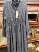 *2 Size: 24 Ivory Floral Dresses