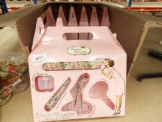 *6 Vintage Style Cosmetic Tool Kits