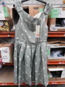 *8 Size: 18 Christie Holly Branch Dresses