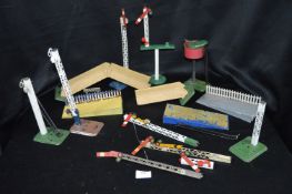 Hornby O-Gauge Signals, Bridges, Platforms, etc.