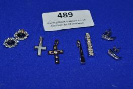 Assorted White Gold and Gold Pendants ~4.5g