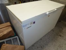 *Elcold chest freezer (1300Wx700Dx870H)