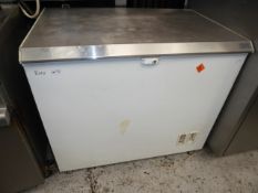 *Esta chest freezer (1000Wx750Dx900H)