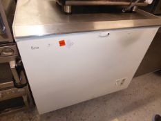*Esta chest freezer (1000Wx750Dx900H)