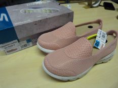 *Sketchers Ladies Go Walk 4 Size: 10 Rose