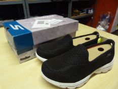 *Sketchers Go Walk Evolution Shoes Size: 5