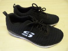*Sketchers Air-Cool Memory Foam Shoes Size: 5