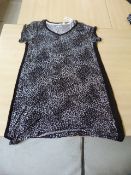 *DKNY Black & White Top Size: M