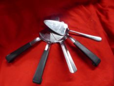 *Assorted cake slices approx. 9 items