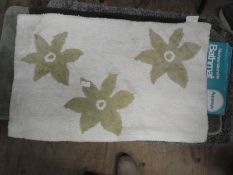 *Bath Mat (as per photograph)