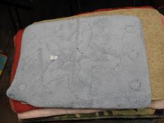 *Bath Mat (as per photograph)