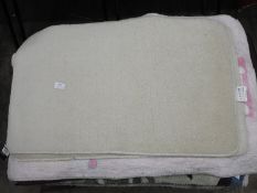 *Bath Mat (as per photograph)