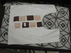 *Bath Mat (as per photograph)