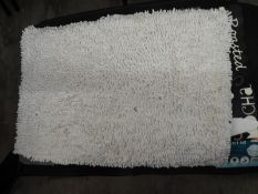 *Bath Mat (as per photograph)