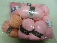 15 Assorted Balls of Wool