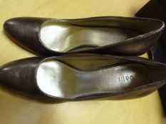 Oasis Size: 41 Silver Grey Ladies Shoes