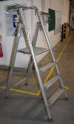 1 x Lightweight 4 tread Step Ladder - Ref FE204 WH - CL480 - Location: Nottingham NG151 x Rolatruc