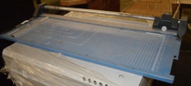 1 x Dahle 554 Professional Rolling Trimmer - 28 1/4