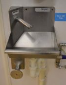 1 x Knee Operated Commercial Hand Wash Sink Basin by Syspal - Stainless Steel Construction With Knee