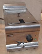 1 x LINCAT Commercial Electric Table Top Fryer - Dimensions: 30 x 11 x H35cm - Used, Recently