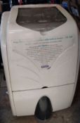 1 x Delonghi DE320 3 in 1 Dehumidifier - 240V - CL011 - Ref 233 - Location: Altrincham WA14