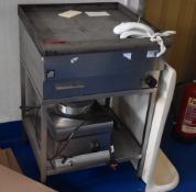 1 x Parry Solid Top Griddle and 1 x Lincat Countertop Baine Marie - CL529 - Location: Wakefield
