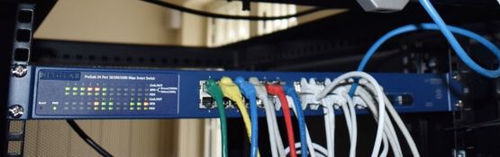 1 x Netgear ProSafe 24-port Gigabit Smart Network Switch - Model G5724T