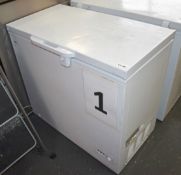 1 x Logik L200CFW14 Chest Freezer - 198 Litre Capacity - A* Rated Energy Efficiency - 240v - H85 x