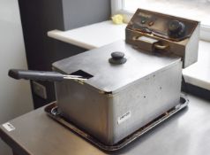 1 x Blizzard Counter Top Electric Single Basket Fryer - 240v - H39 x W58 x D44 cms