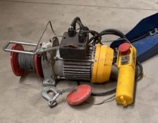 1 x Small Electric Hoist - Used, Recently Removed From A Working Site - CL505 - Ref: TL010 -