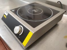 1 x Buffalo Countertop 3000w Induction Hob - 240v Single Zone Cooker - Model CE208-02 - RRP £170 -