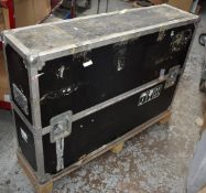 1 x Flight Case For Flat Screen LCD / Plasma Televisions - Suitable For 32 - 42 Inch Screens - CL011