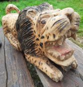 1 x Lion Wood Carving - Dimensions: 35cm x 9cm x height 17cm - Ref: JB210 - Pre-Owned - NO VAT ON TH