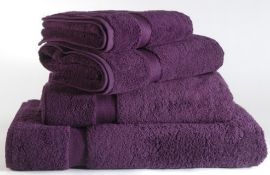 50 x Majestic Luxury 620gsm Bath Towels in Purple - Size MEDIUM - RRP £480 - CL587 - Location: