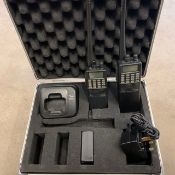 2 x Icom walkie talkies with 3 batteries and a charger in case - Ref: 1221 - CL581 - Location: