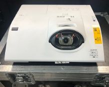 1 x Hitashi Short Throw Projector With Remote In Flight Case - Ref: 444 - CL581 - Location: