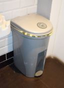 1 x Rest Room Waste Bin - CL586 - Location: Stockport SK1