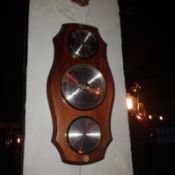 1 x Wall Mounted Weather Master Hygrometer - CL586 - Location: Stockport SK1 This item is to be