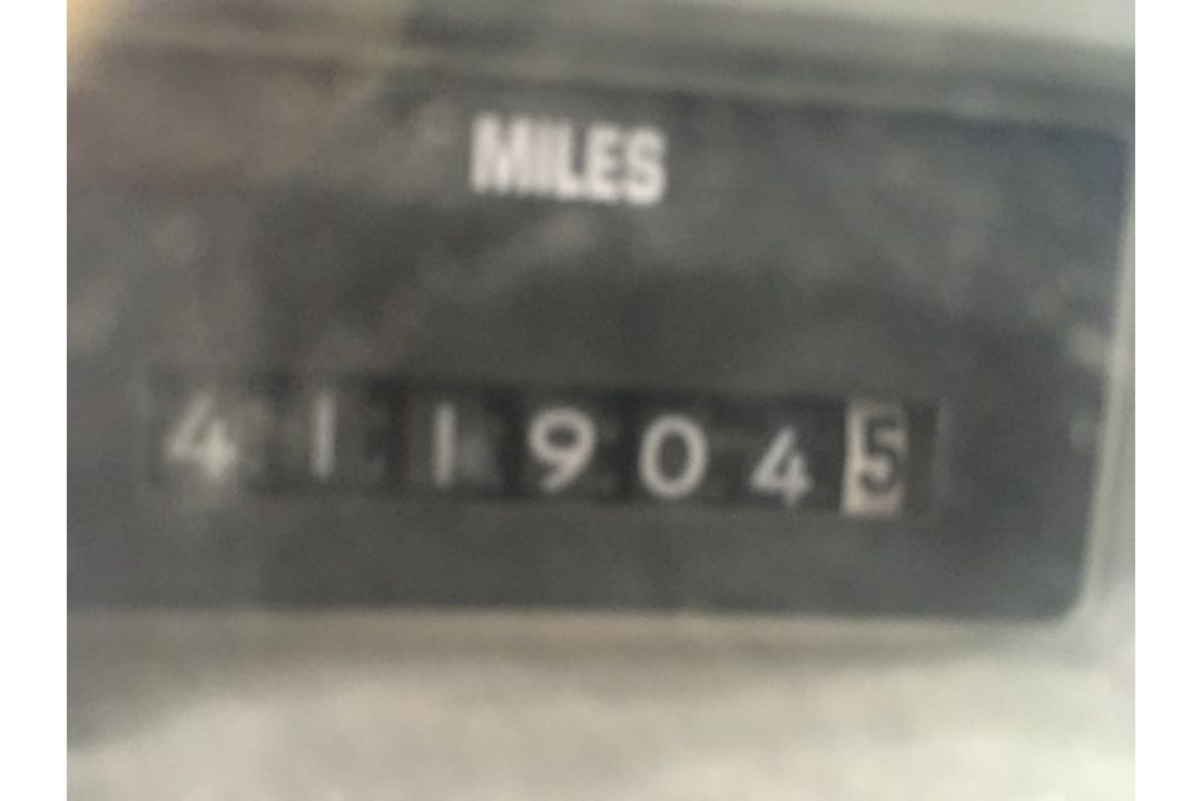 1998 International 8100 Flatbed VIN: 1HSHBAHN2WH493443 Odometer States: 422 - Image 6 of 9