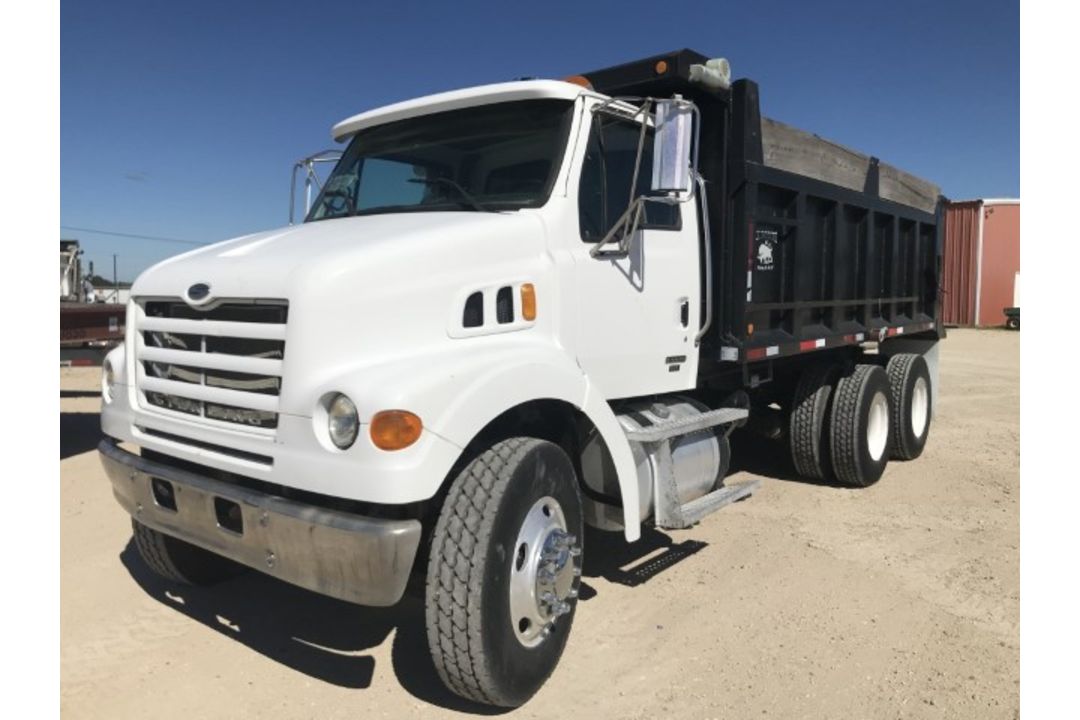 2006 Sterling L7500 VIN: 2FZHATDJ76AV46220 Odometer States: 71,536 Color: W - Image 1 of 10