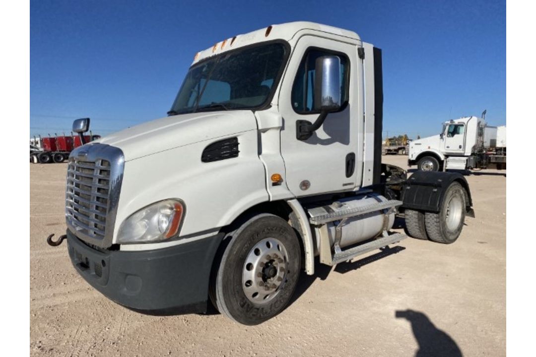 2011 Freightliner Cascadia Single Axle VIN: 1FUBGADV3BSAV4704 Odometer Stat - Image 1 of 5