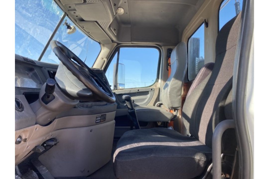2011 Freightliner Cascadia Single Axle VIN: 1FUBGADV3BSAV4704 Odometer Stat - Image 5 of 5