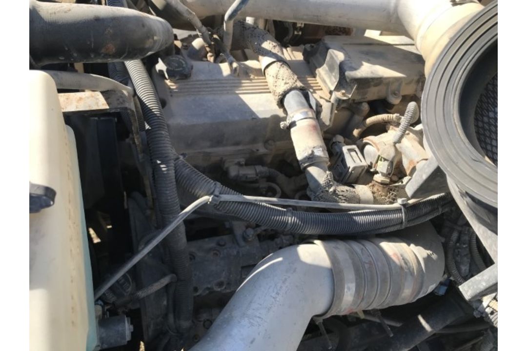 2010 Peterbilt PB340 VIN: 2NPRLN0X7AM106631 Odometer States: 194,336 Color: - Image 6 of 8