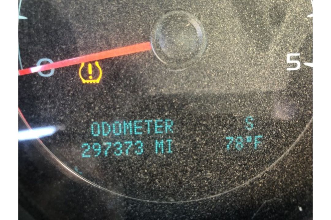 2009 Chevrolet 2500 VIN: 1GCHK63649F137369 Odometer States: 297,373 Color: - Image 7 of 8
