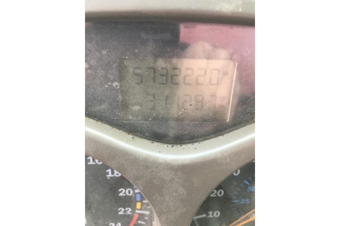 2001 Mack CH613 Vacuum Truck VIN: 1M1AA18YX1W144462 Odometer States: 573221 - Image 6 of 7