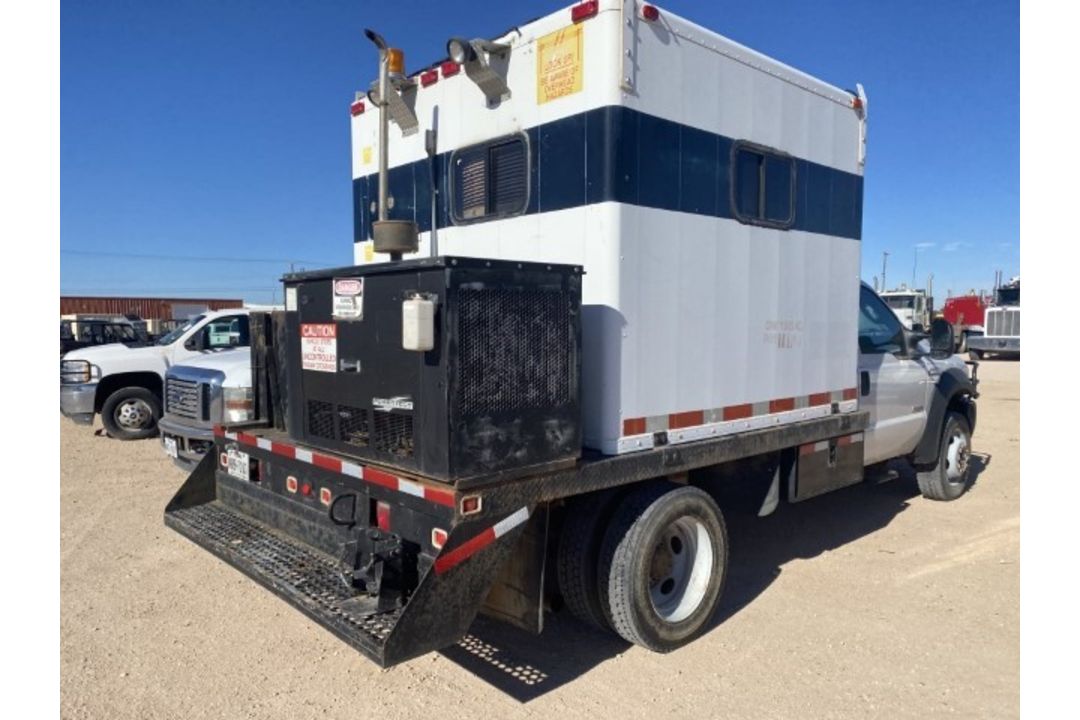 2006 Ford F-450 Flatbed VIN: 1FDXF47P56EC54611 Odometer States: 36691 Color - Image 3 of 6